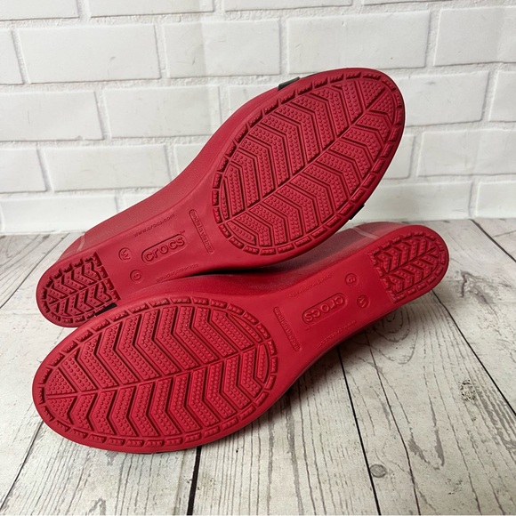 Crocs Cap Toe Wedge Heel Red Black Wedges Women Size 9 - Picture 6 of 8